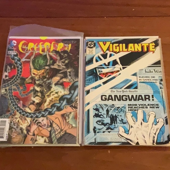 Bundle of 8 DC Comic Books - Picture 3 of 6